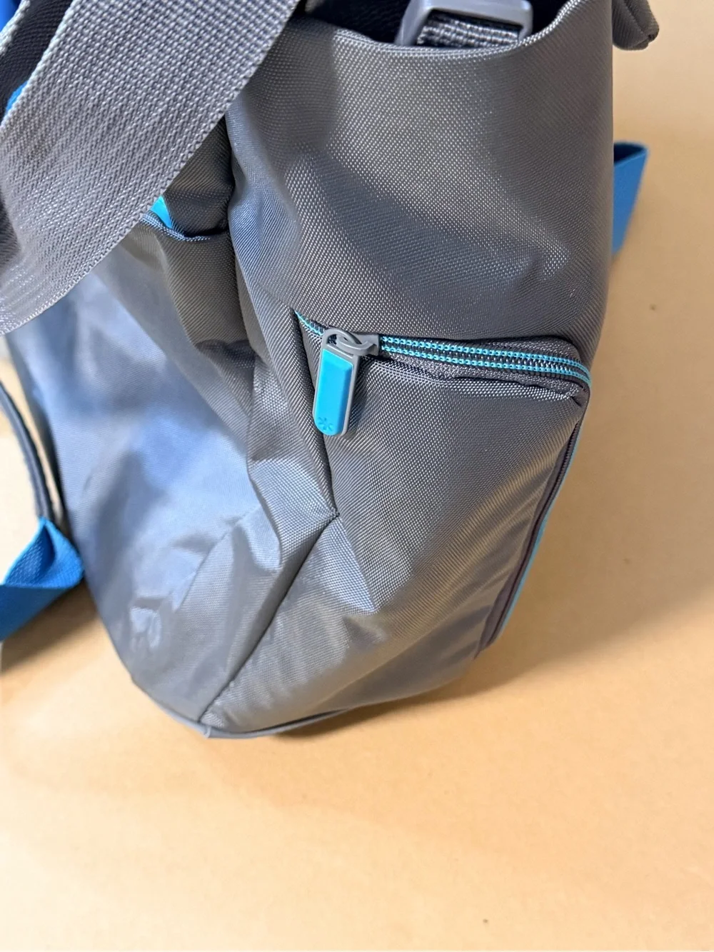 Skip Hop Fit All Access Messenger Diaper Bag in Gray/Turquoise W Changing Pad
